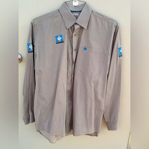 Men’s cinch button up size M
